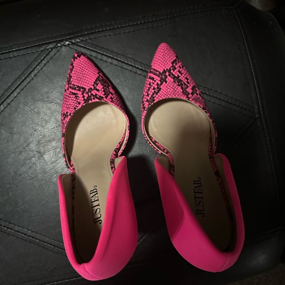 NWOT Pink Snake Print Heels - Picture 2 of 5